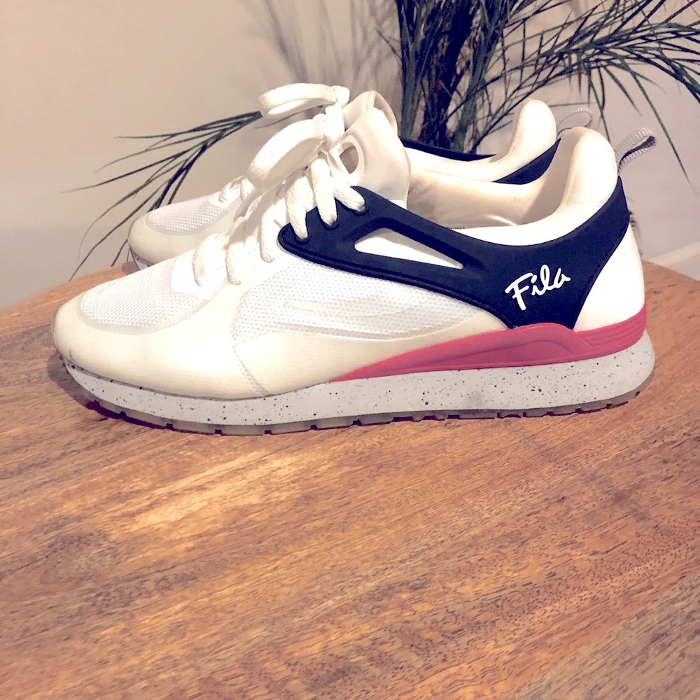 Fila sneakers size 8. Super clean